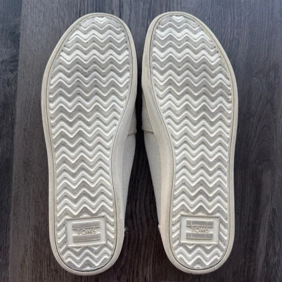 Tom’s Cinderella Women's Cream Canvas Slip-On Shoes - Picture 4 of 4